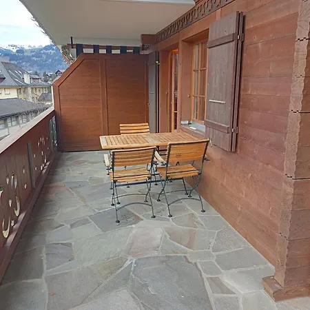 Minutes Walk From Center - Great *